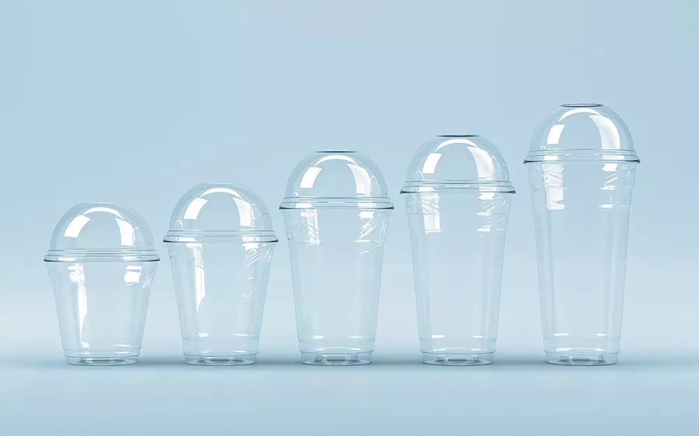 five plain plastuc cups with lids